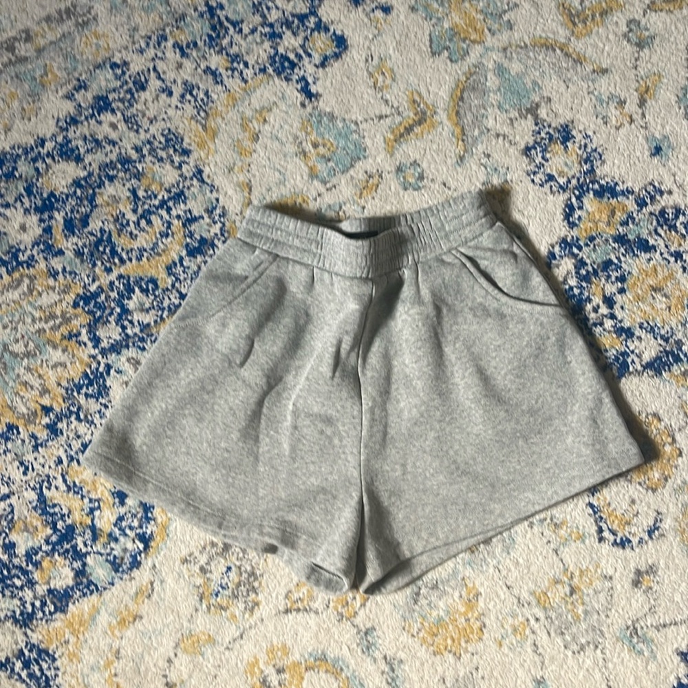 Kittenish Grey sweat shorts with pockets medium